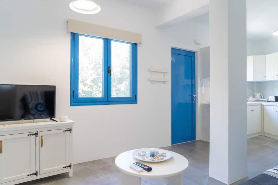 Blue Moon Apartments Makrýgialos Zewnętrze zdjęcie